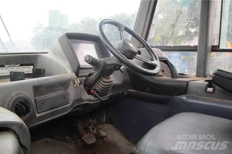 Bell B30D 22000L その他トラック