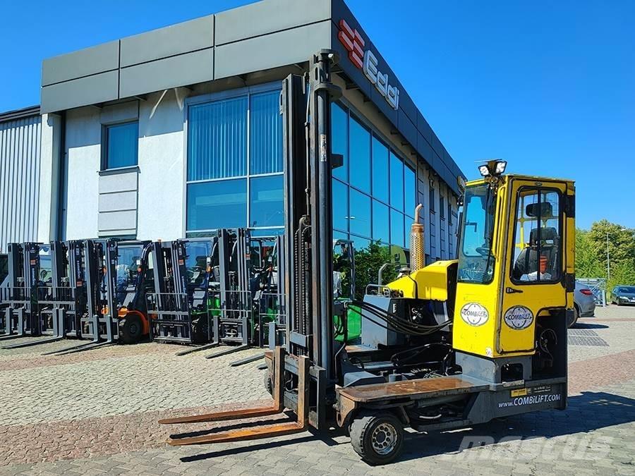 Combilift C4000 全方向リーチ型フォークリフト
