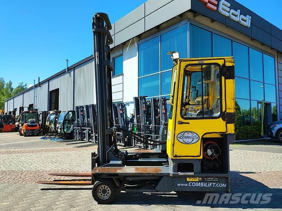 Combilift C4000 全方向リーチ型フォークリフト