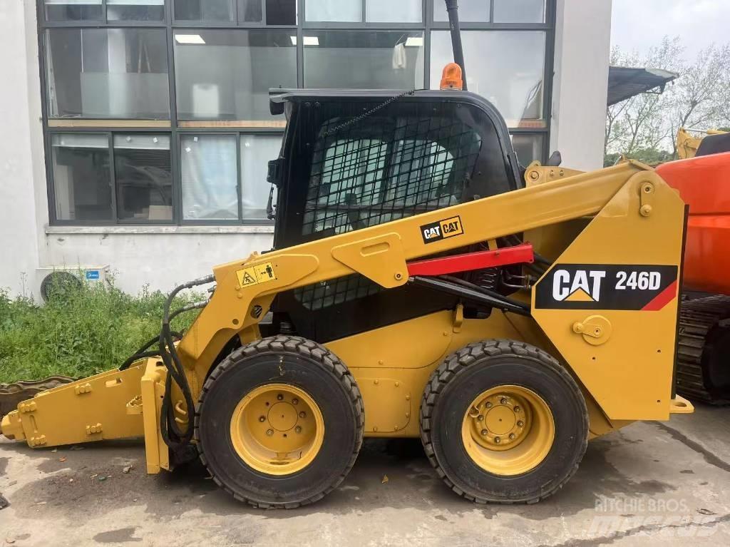 CAT 246 D スキッドステアローダー