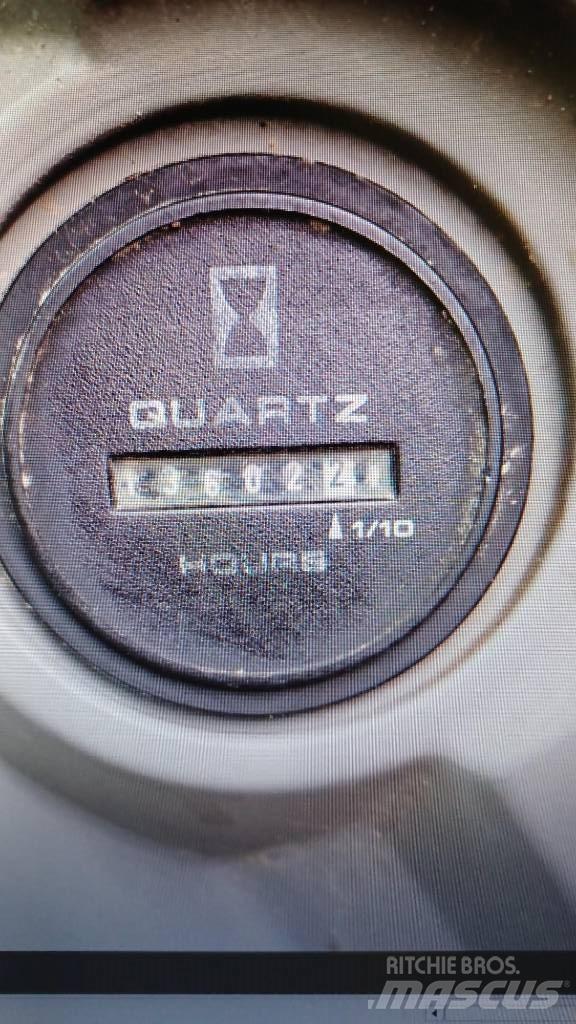 New Holland E 215 B 大型油圧ショベル12t以上（パワーショベル・ユンボ）