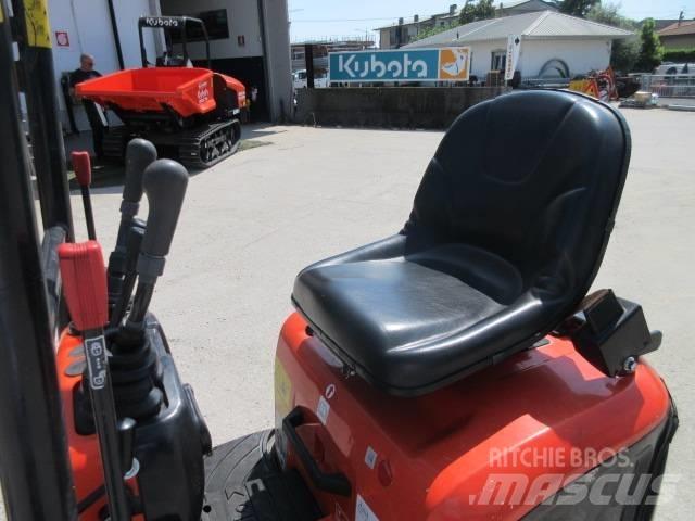 Kubota K008-5 ミニ油圧ショベル 7t以下（ミニユンボ・ミニディガー）