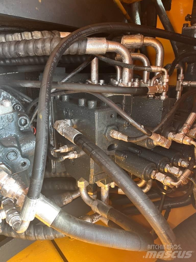 Hyundai 220LC-9S 大型油圧ショベル12t以上（パワーショベル・ユンボ）