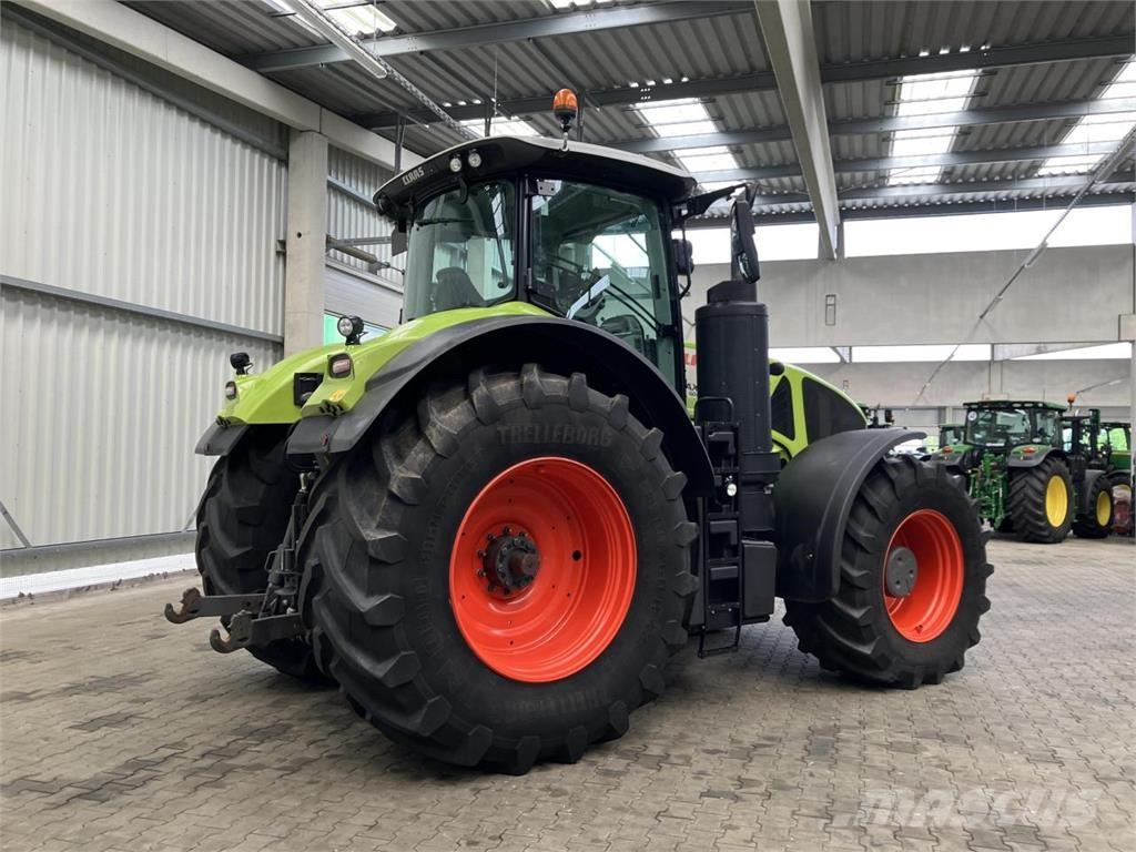 CLAAS Axion 930 トラクター