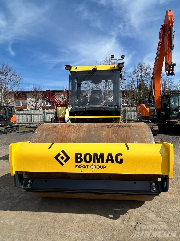 Bomag BW 211 D5 ソイルコンパクター