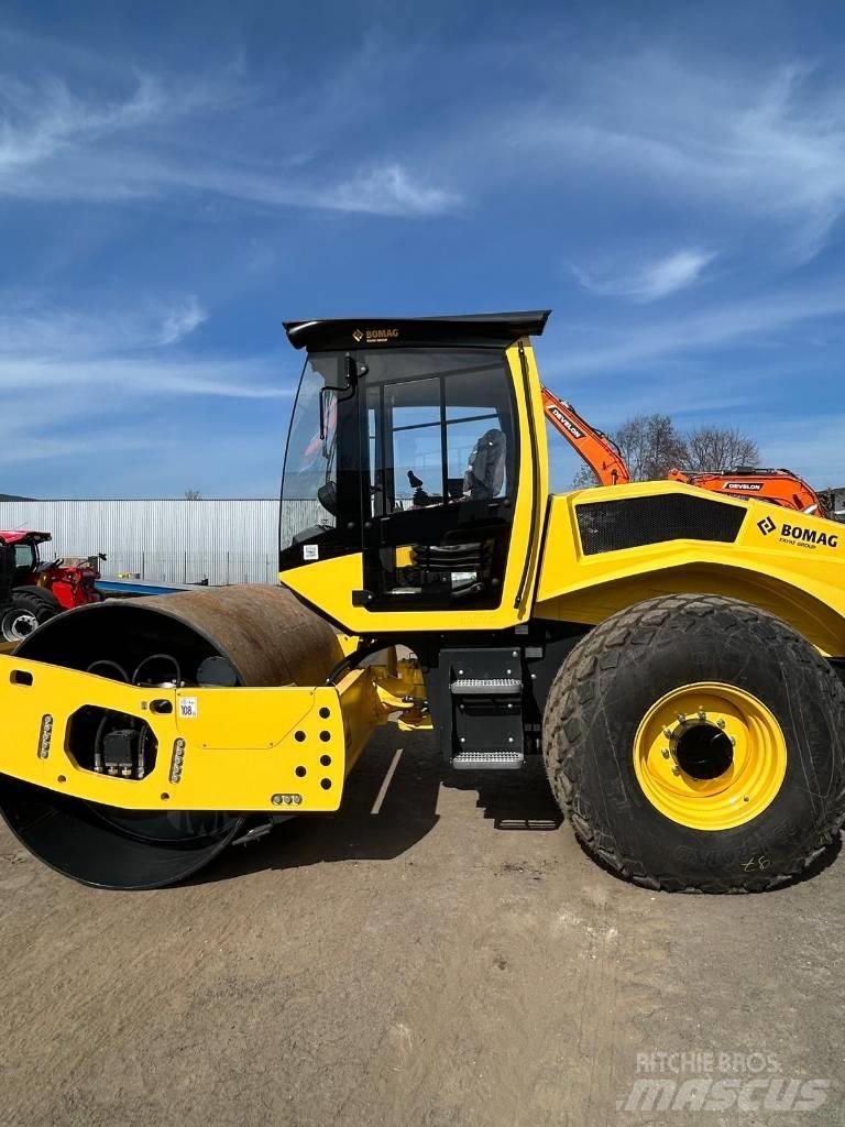 Bomag BW 211 D5 ソイルコンパクター