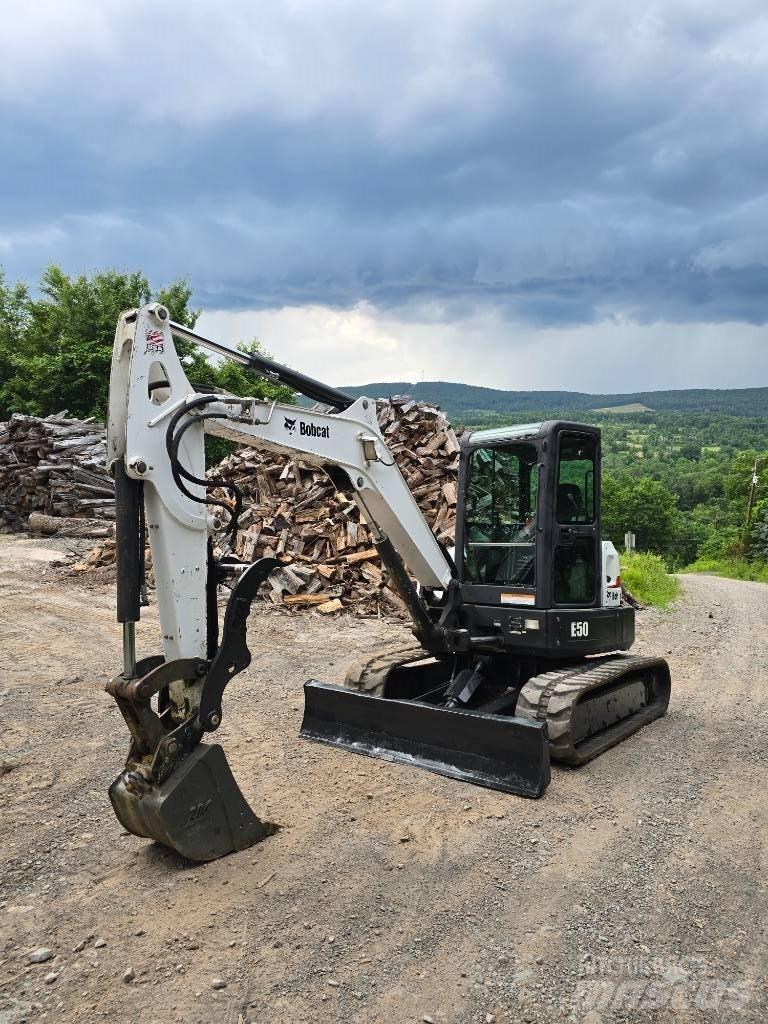 Bobcat E 50 ミニ油圧ショベル 7t以下（ミニユンボ・ミニディガー）