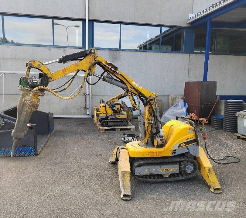 Brokk 90 解体油圧ショベル