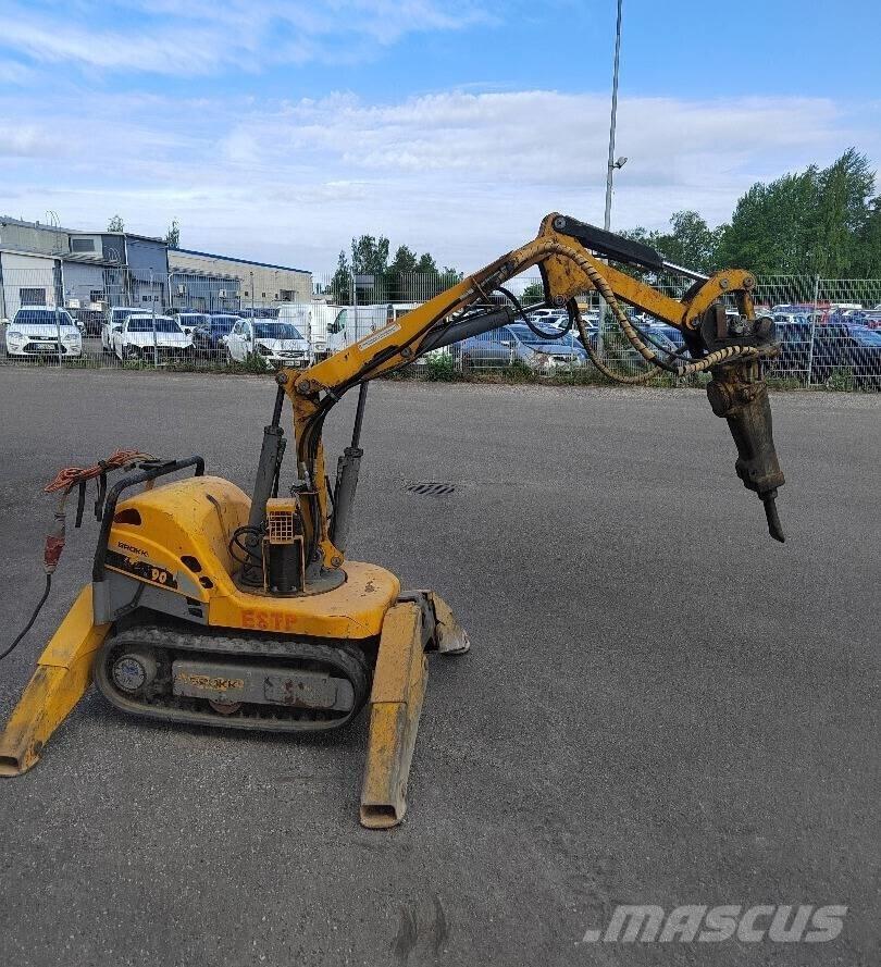 Brokk 90 解体油圧ショベル