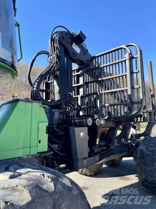John Deere 1910 E フォワーダー