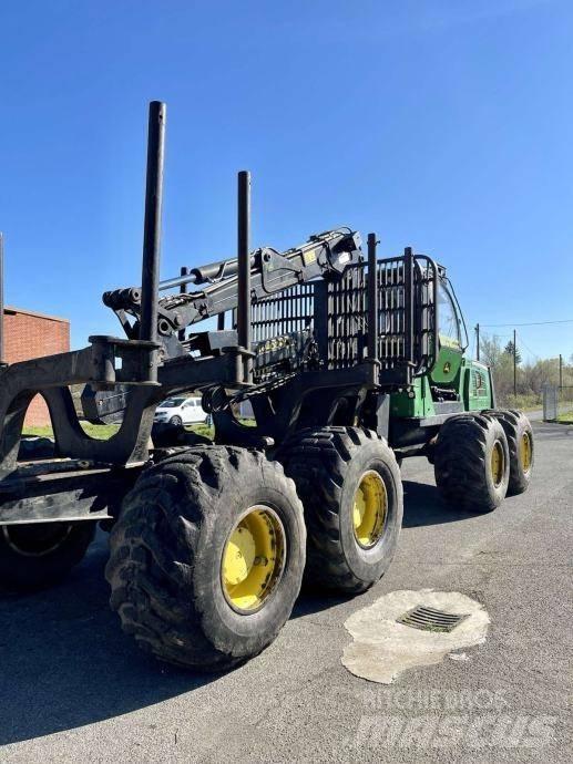 John Deere 1910 E フォワーダー