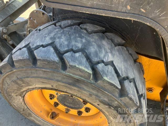 JCB 225 スキッドステアローダー