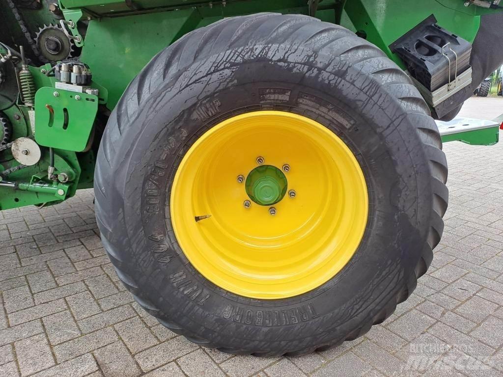 John Deere V461R ラウンドベーラー