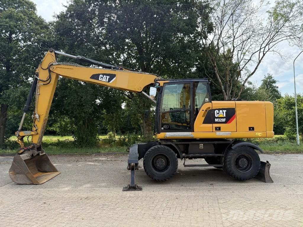 CAT M320F ホイール式油圧ショベル（パワーショベル・ユンボ・バックホー）