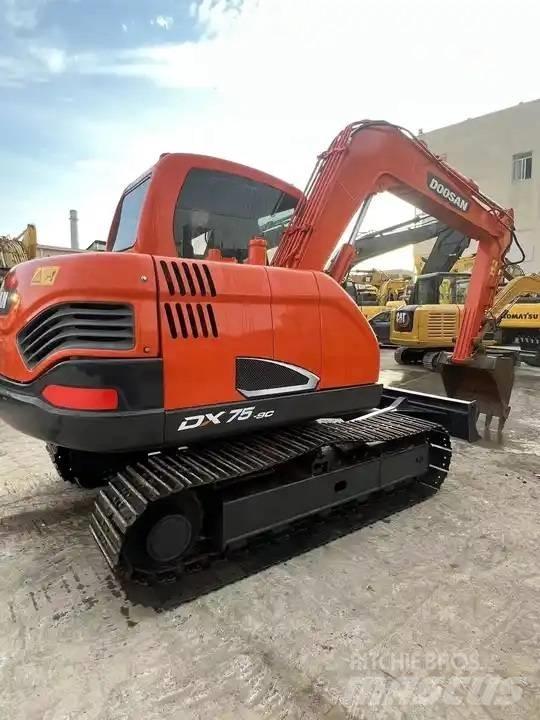 Doosan DX75-9C 中型油圧ショベル 7ｔ-12ｔ（ユンボ・パワーショベル・バックホー）