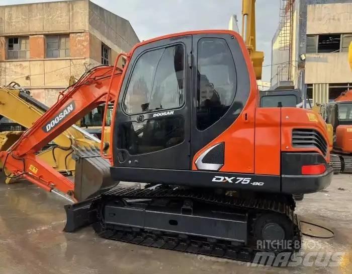 Doosan DX75-9C 中型油圧ショベル 7ｔ-12ｔ（ユンボ・パワーショベル・バックホー）
