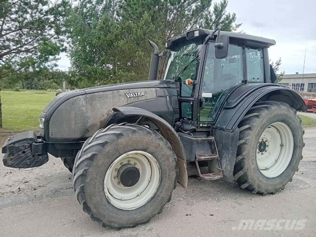 Valtra T 171 トラクター