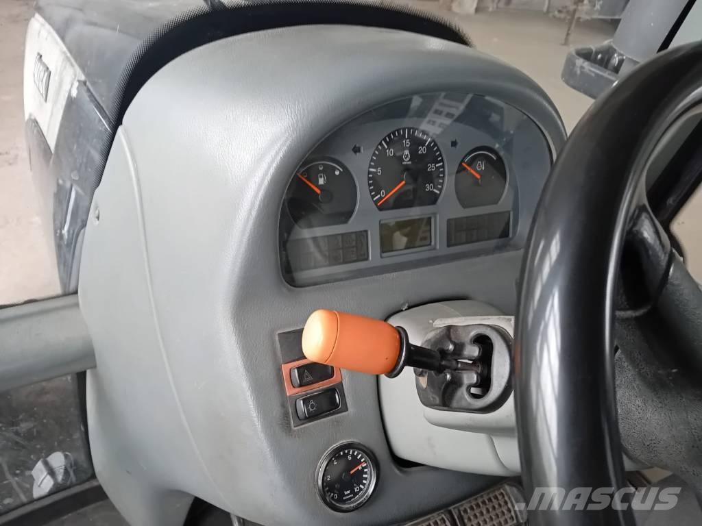 Valtra T 171 トラクター