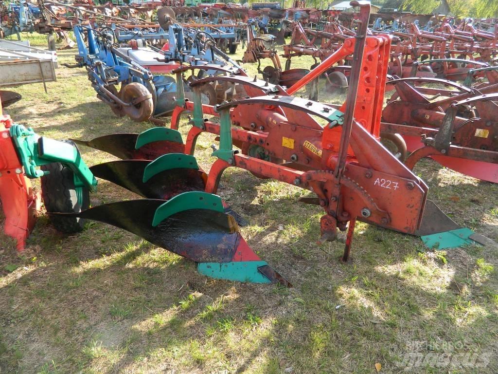 Kverneland 3 コンベンショナルプラウ