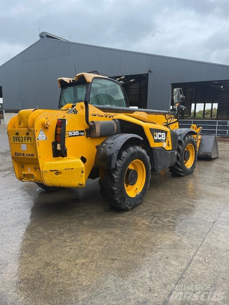 JCB 535 V 140 テレスコーピックハンドラー