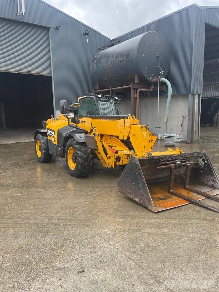 JCB 535 V 140 テレスコーピックハンドラー