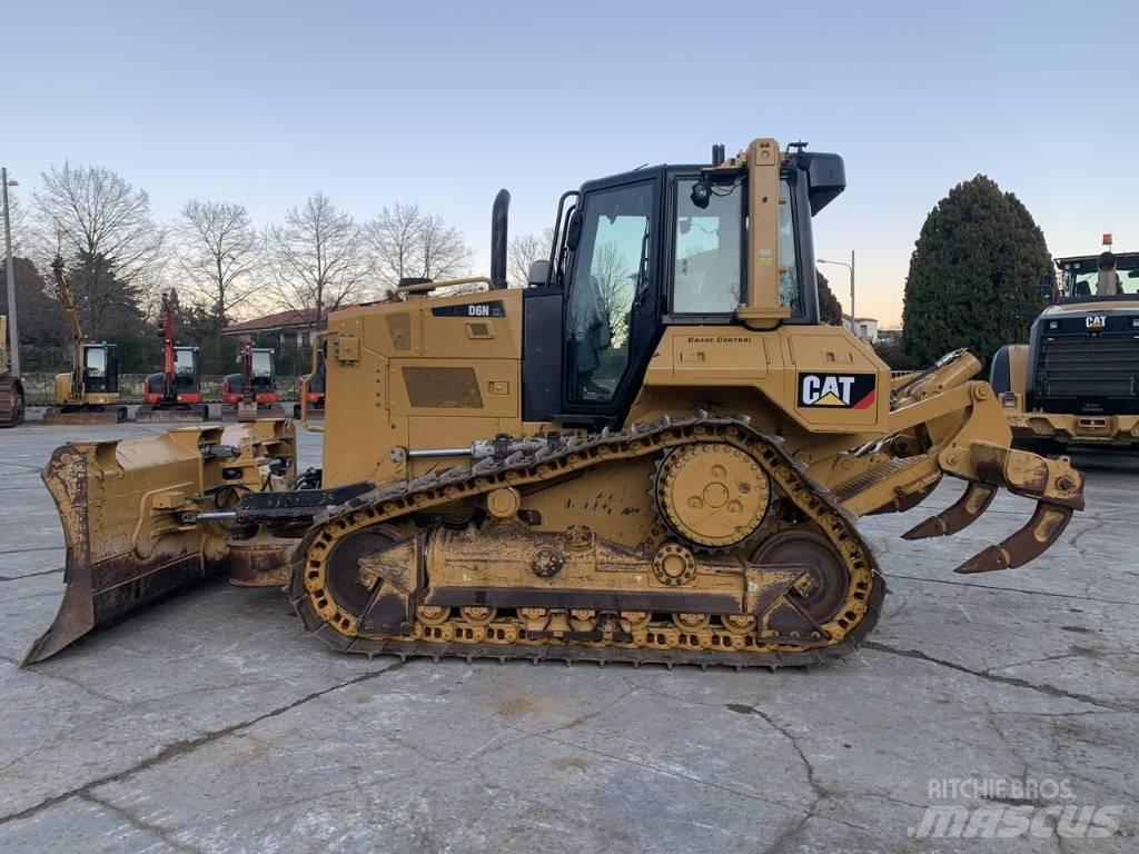 CAT D 6 N XL ブルドーザー
