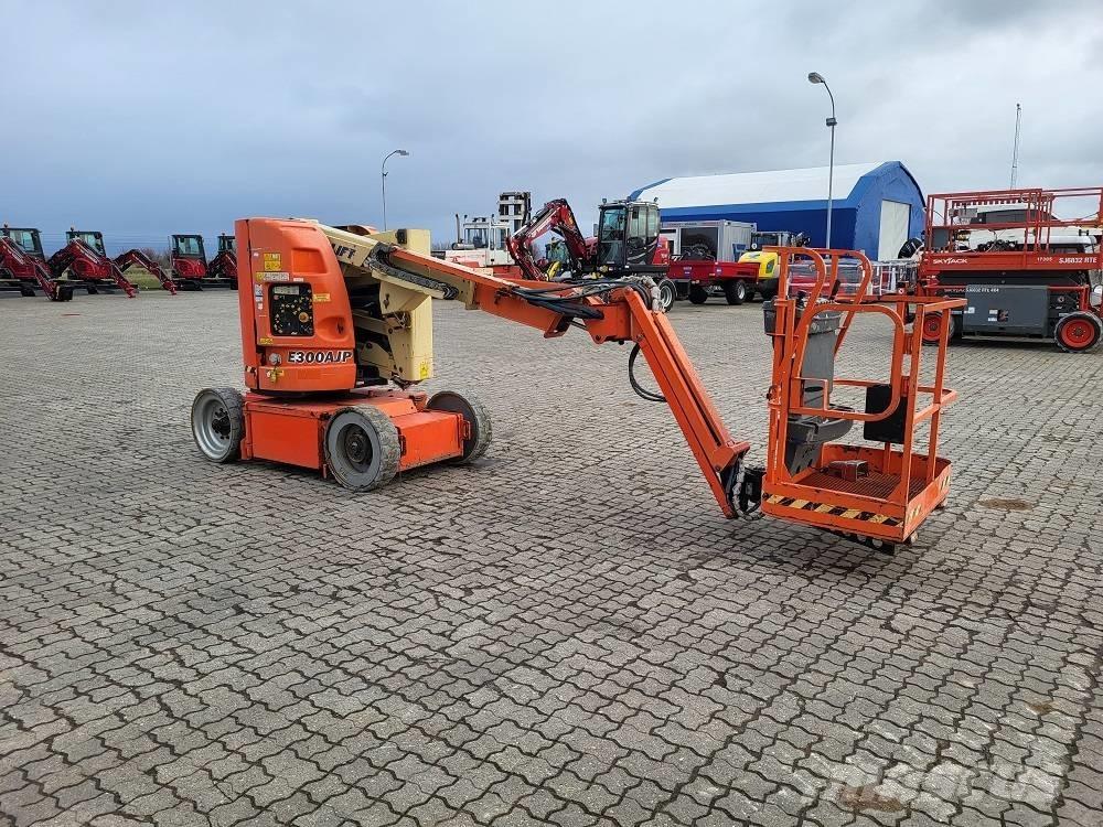 JLG E 300 AJP ブームリフト　屈伸型