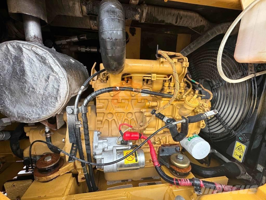 CAT 305.5E2 大型油圧ショベル12t以上（パワーショベル・ユンボ）