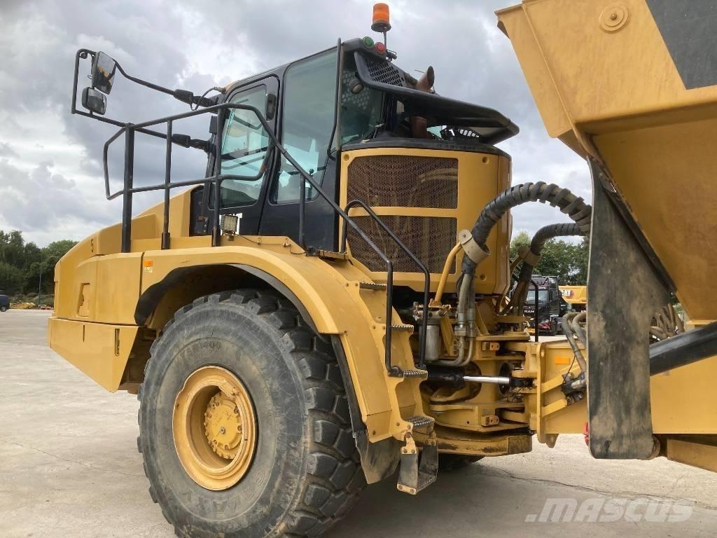 CAT 745 アーティキュレート式ダンプトラック