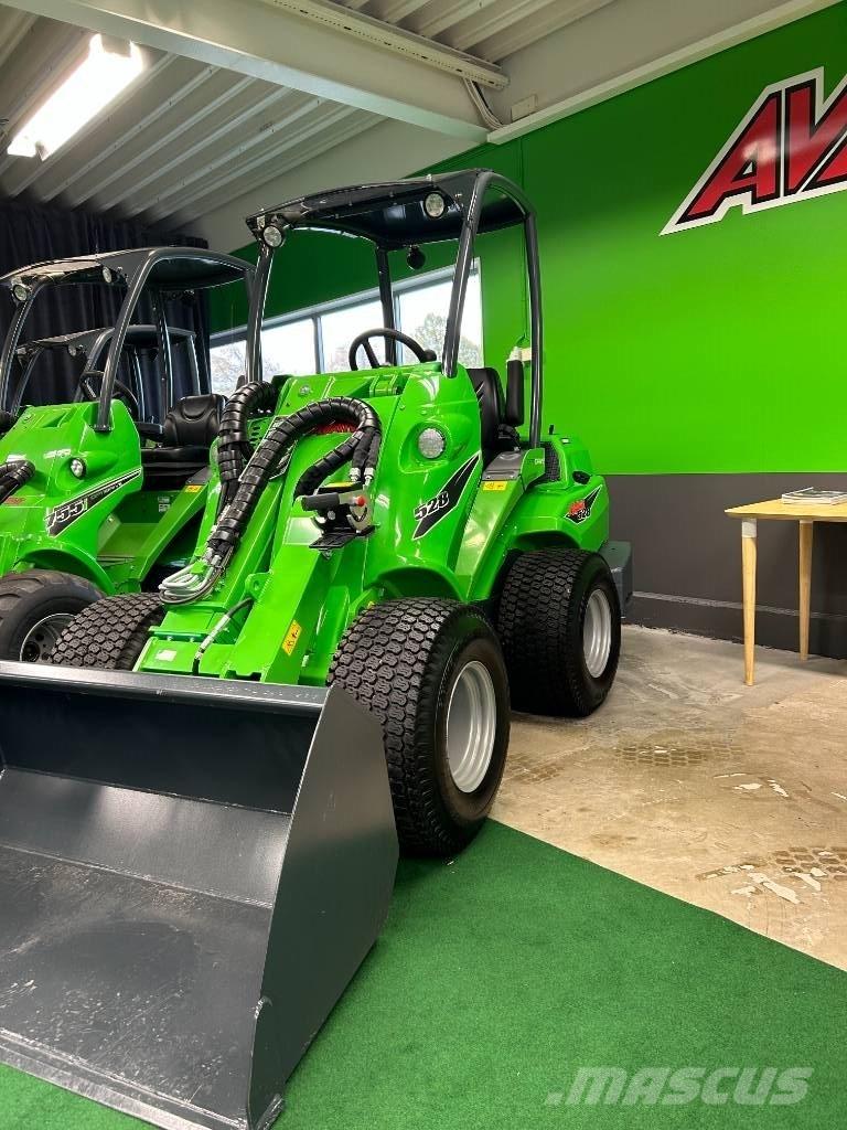 Avant 528 スキッドステアローダー