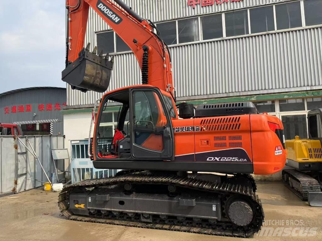 Doosan DX 225 LCA 大型油圧ショベル12t以上（パワーショベル・ユンボ）