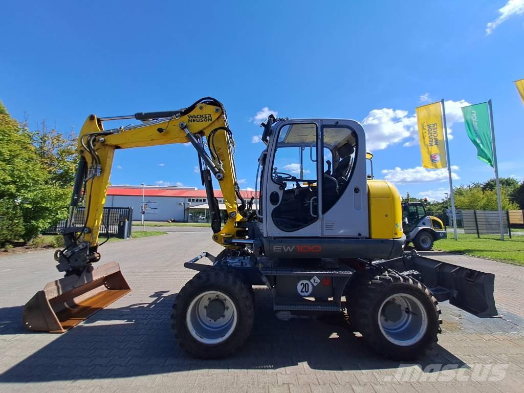 Wacker Neuson EW100 ホイール式油圧ショベル（パワーショベル・ユンボ・バックホー）