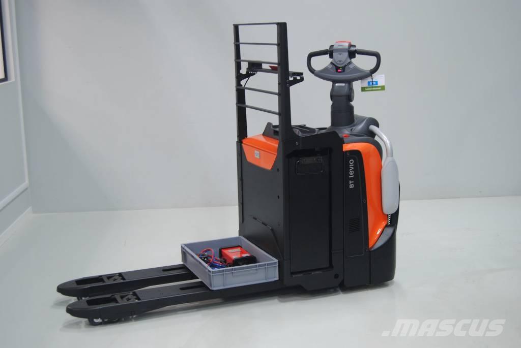 Toyota LPE250 ローリフトとプラットフォーム