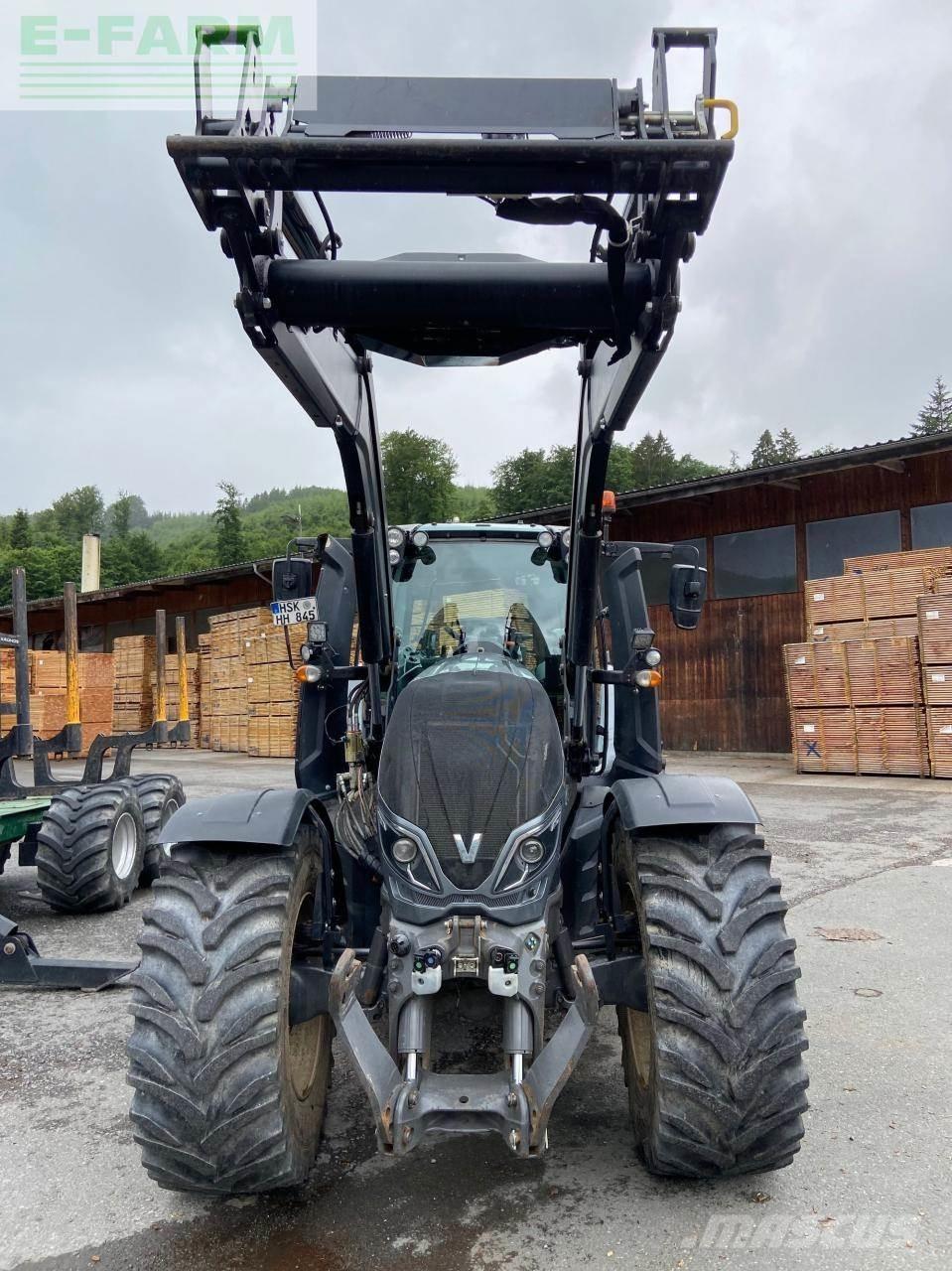 Valtra T254S トラクター