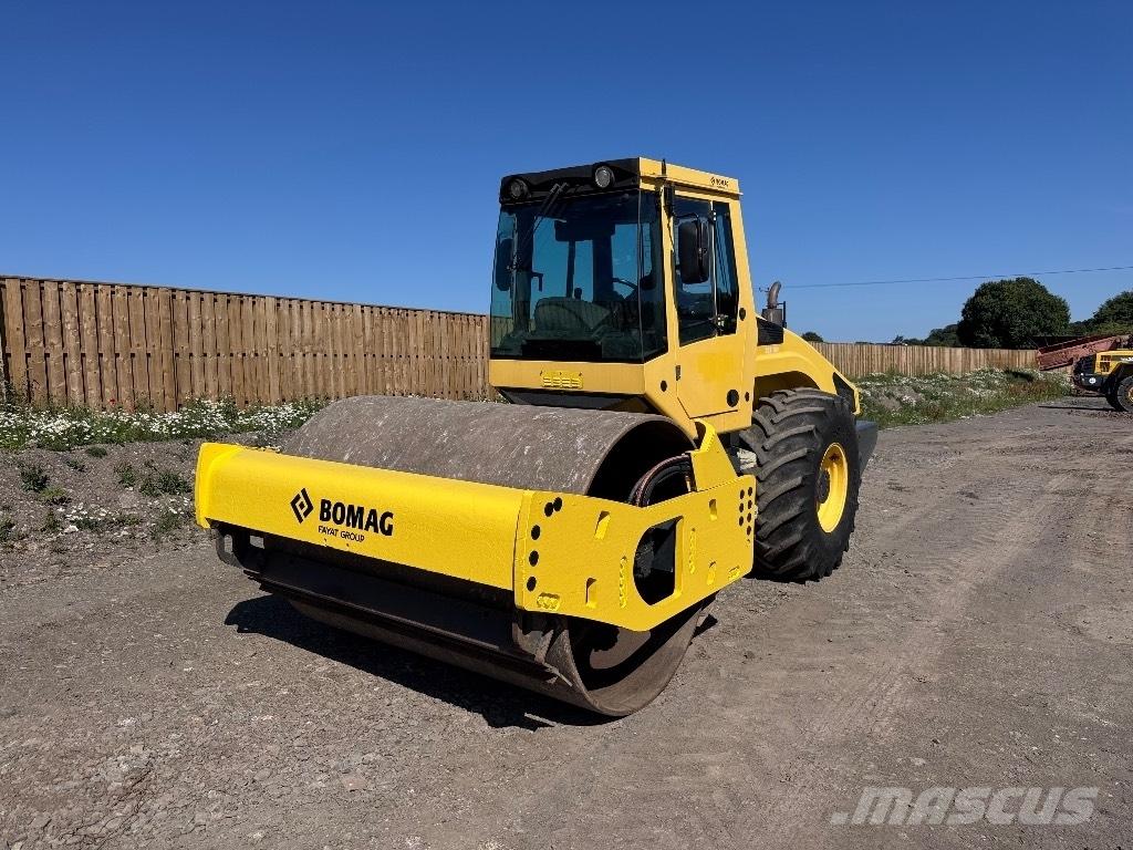 Bomag BW 213 D H-4 振動ローラ
