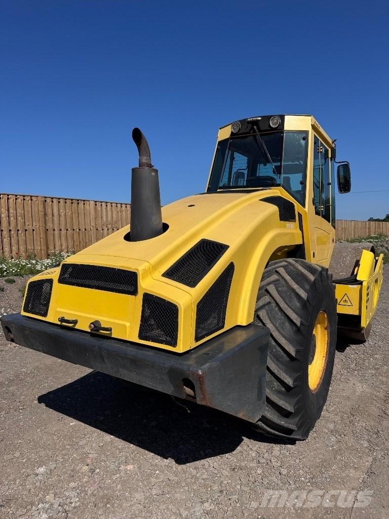 Bomag BW 213 D H-4 振動ローラ