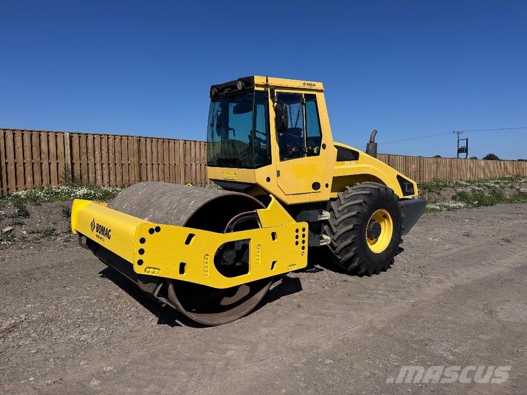 Bomag BW 213 D H-4 振動ローラ