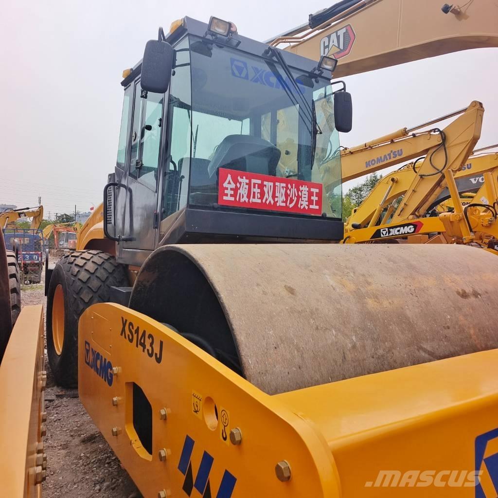 XCMG XS143J 振動ローラ