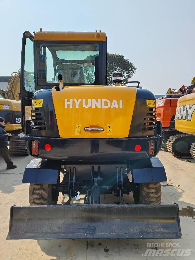 Hyundai 60 W ホイール式油圧ショベル（パワーショベル・ユンボ・バックホー）