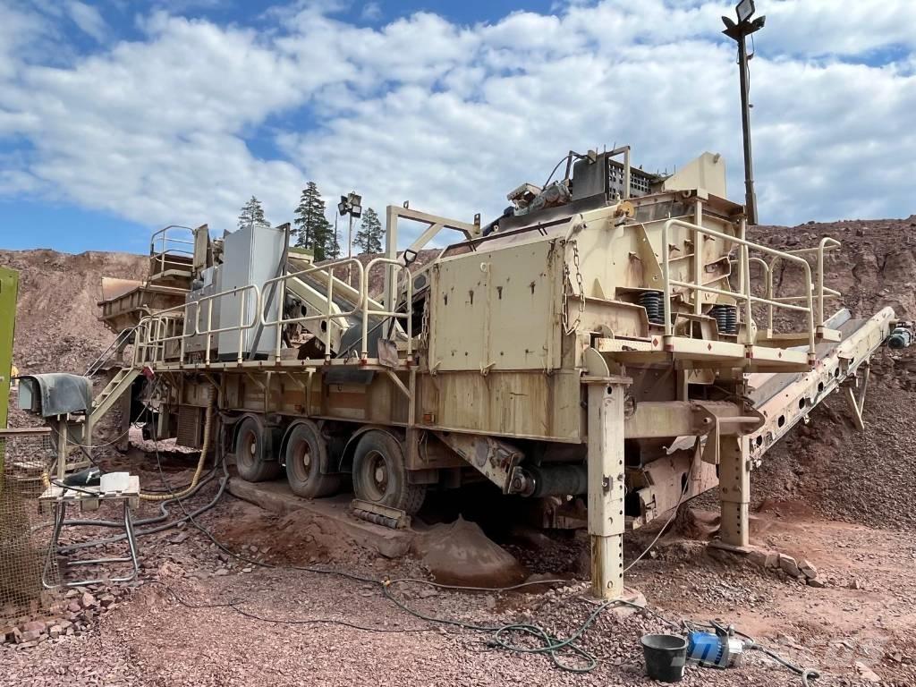 Metso NW300GP 自走式クラッシャー