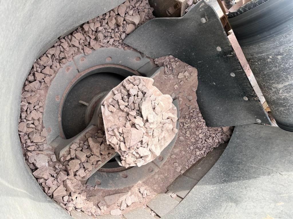 Metso NW300GP 自走式クラッシャー