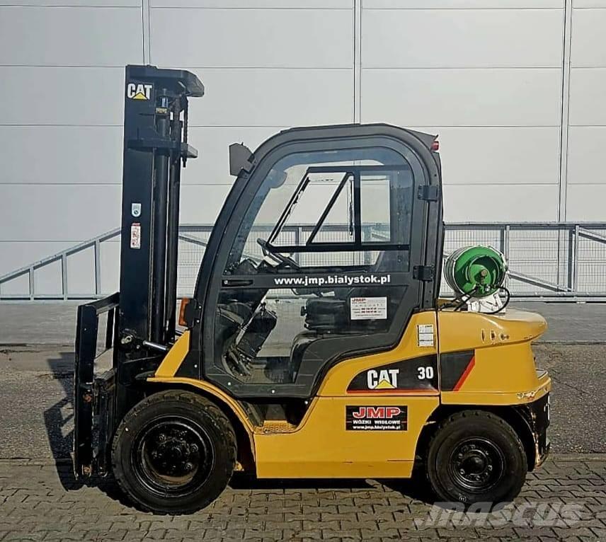 CAT GP 30 N LPGフォークリフト