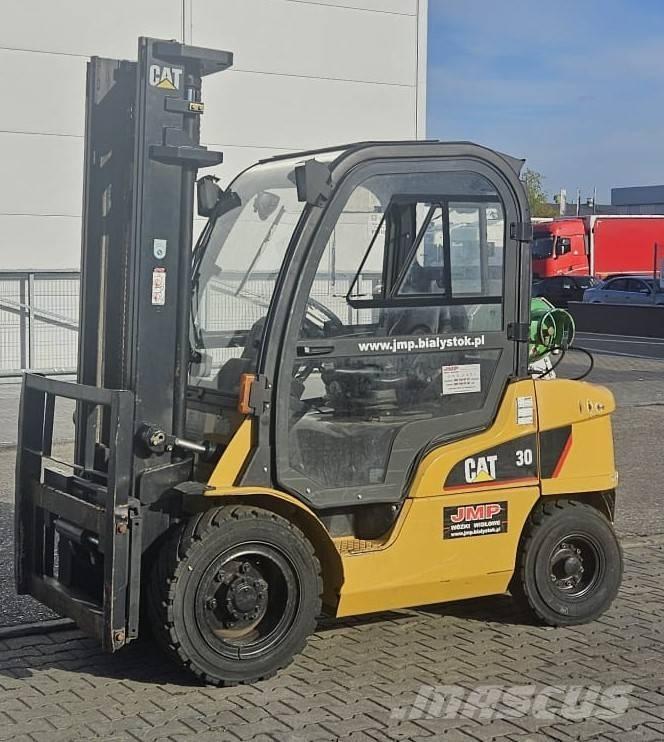 CAT GP 30 N LPGフォークリフト