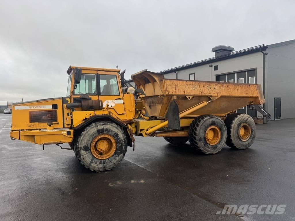 Volvo A 25 C 6x6 アーティキュレート式ダンプトラック