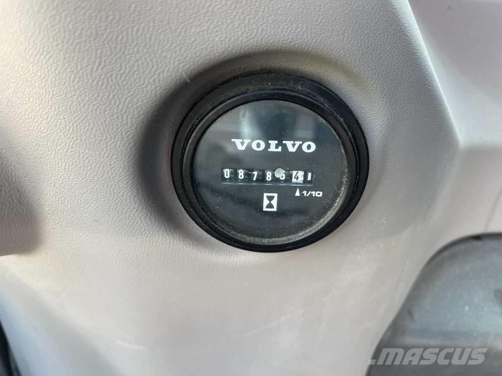 Volvo ECR235EL 大型油圧ショベル12t以上（パワーショベル・ユンボ）