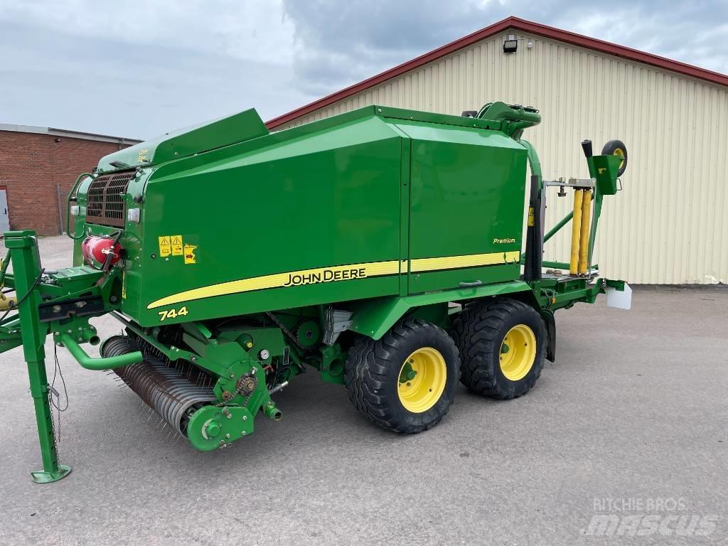 John Deere 744 H ラウンドベーラー