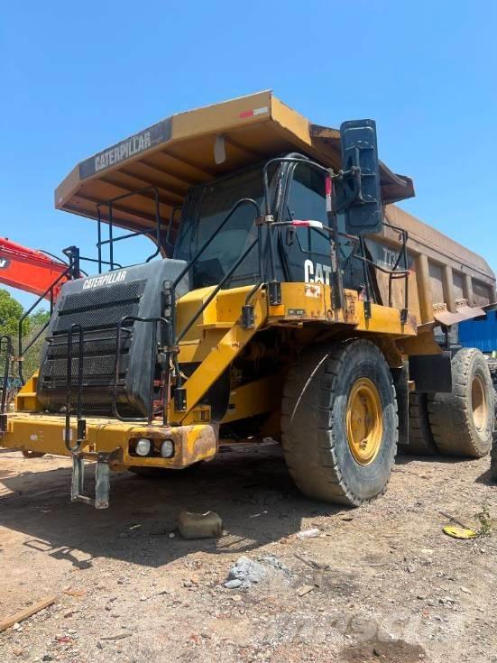 CAT 773 F リジットフレーム式ダンプトラック