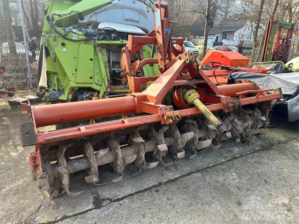 Kuhn EL140N 305 土壌準備作業