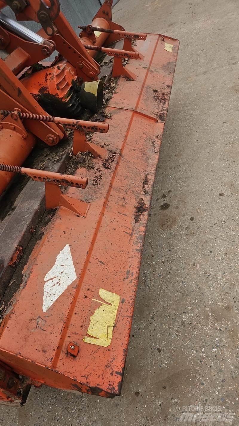 Kuhn EL140N 305 土壌準備作業