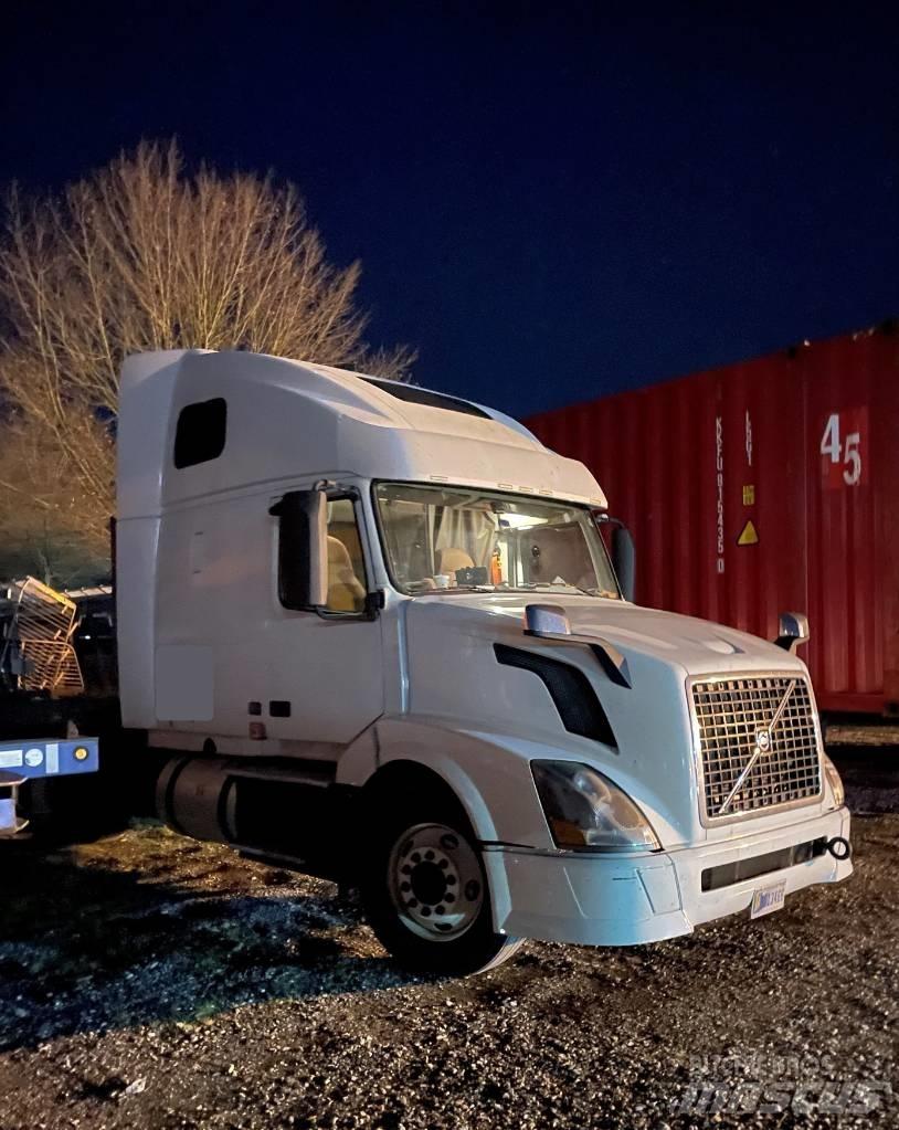 Volvo VNL 42 670 中古トラクターヘッド | トレーラーヘッド
